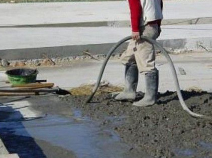混凝土振动器应用在市政道路工程