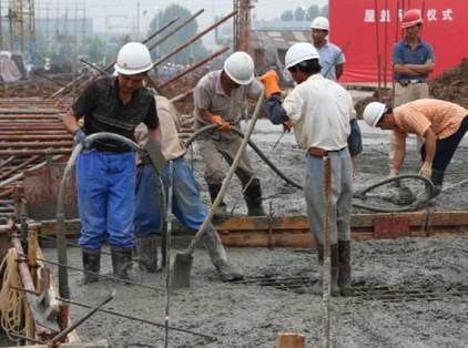 混凝土振捣器应用在建筑施工现场
